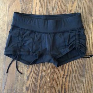 Lulu lemon booty shorts